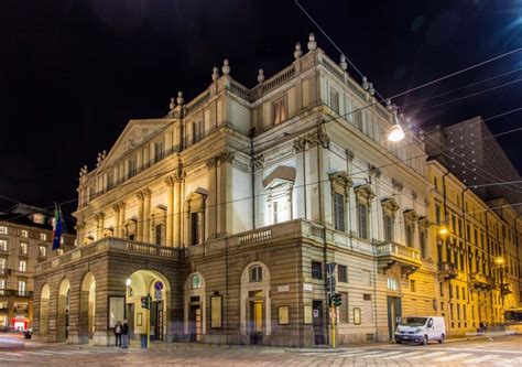 Teatro Manzoni di Milano: scopri il Cartellone con il Programma degli Spettacoli 2022 - 2023.