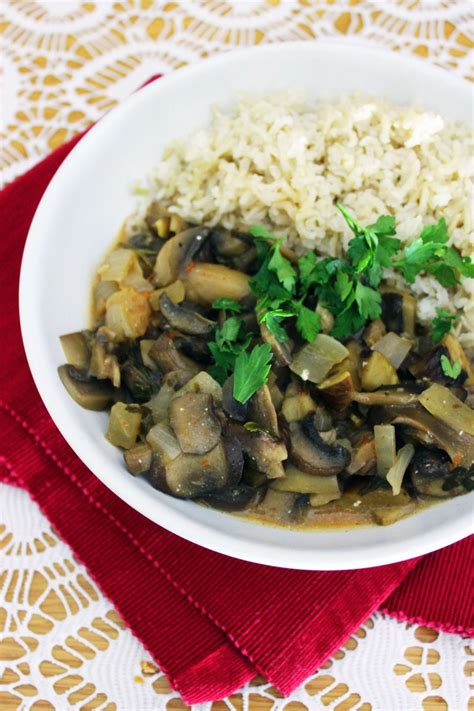 Slow cooker mushroom stroganoff