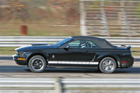 2006 Ford Mustang V6 Pony Convertible 1/4 mile trap speeds 0-60 - DragTimes.com