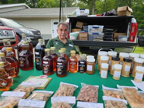 Sanford Artisan Farmers Market brings art, honey, cookies to residents