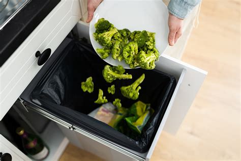 Trash Compactor Can vs Built-In Trash Compactors | Aztec Appliance ...