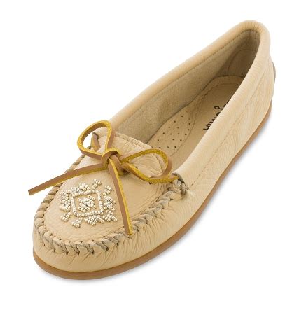 Minnetonka Moccasins 57 - Women's Deerskin Beaded Moccasin - Champagne