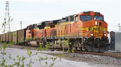 5/1/2021 - BNSF 5612, a GE AC4400CW, leads BNSF Coal Load - YouTube