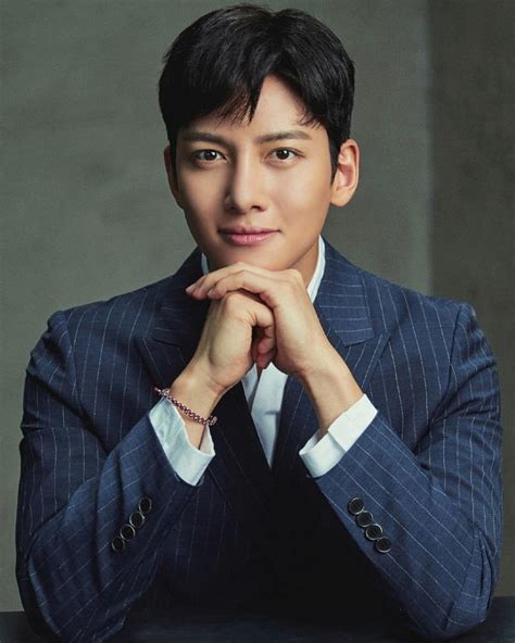 Ji Chang Wook 💕 pe Instagram: „Simply perfect 😍 . @jichangwook for Hanryu Pia, August Issue ...