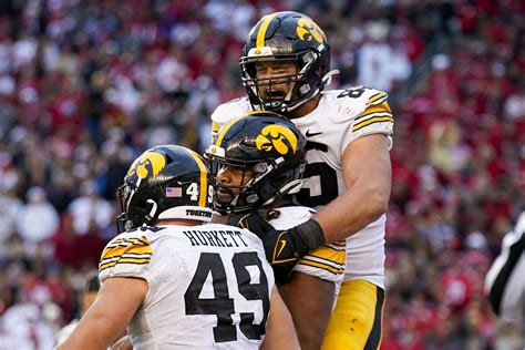 Iowa vs. Minnesota football prediction, odds, and picks - Oct. 21