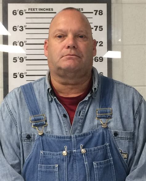 Former Gibson Co. sheriff Chuck Arnold charged with assaulting teen - WBBJ TV