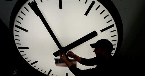 What changing the clocks back does to your health - CBS News