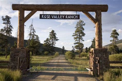 Beautiful log/stone entrance | Farm entrance, Ranch entrance ideas ...