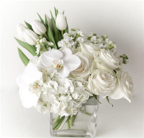 The White Garden in San Diego, CA | San Diego Floral Design | Flower centerpieces wedding, White ...