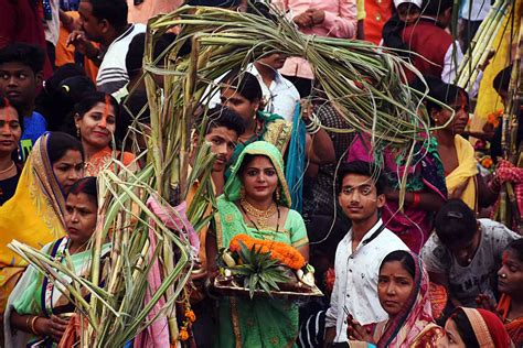 Photo Gallery: Devotees perform Chhath Puja rituals | News | Zee News