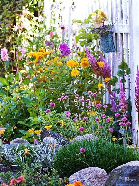 37 Stunning Backyard Flower Garden Ideas You Should Copy Now - SWEETYHOMEE