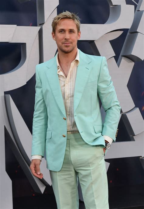 Get the Ultimate Ryan Gosling Style 2020: Top Fashion Tips Revealed!