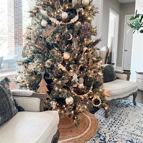 Farmhouse Décor Ideas for Christmas Tree - Soul & Lane