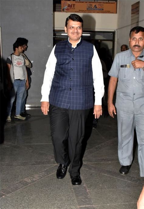 Devendra Fadnavis Age, Caste, Wife, Children, Family, Biography ...