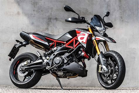 Aprilia Reveals 2018 Dorsoduro 900 - autoevolution