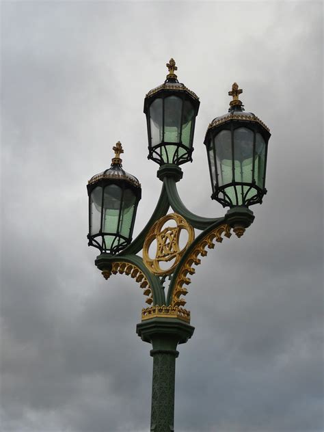 Lamp post | A pretty lamp post on Westminster Bridge. | Gabrielle Ludlow | Flickr