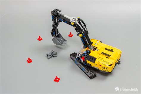 LEGO Technic 42121 Heavy-Duty Excavator Review-11 - The Brothers Brick ...