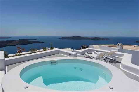 [UPDATED] 30+ Dreamy Airbnb Santorini Vacation Rentals (Nov 2020)