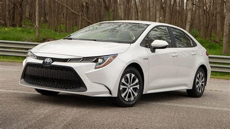 2020 Toyota Corolla Hybrid review: 2020 Toyota Corolla Hybrid first ...