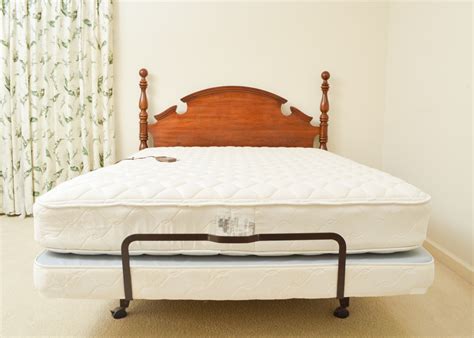 Craftmatic Adjustable Bed with Headboard | EBTH