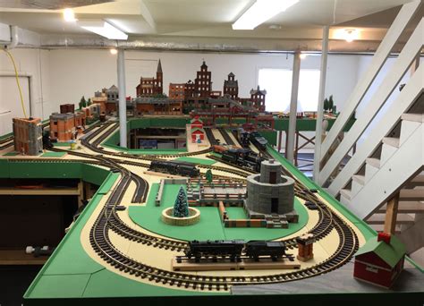 Design “elemental” layouts in large scale - Trains