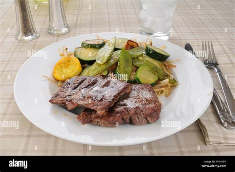 Stir fry with lean beef Stock Photo - Alamy