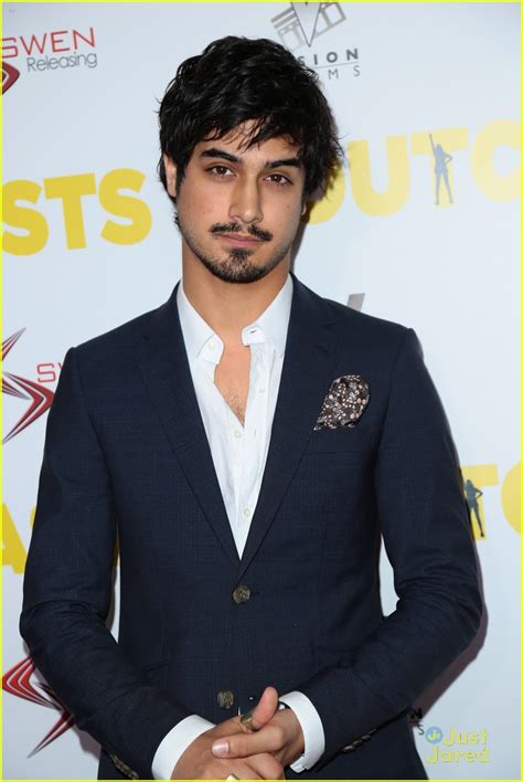 Full Sized Photo of victoria justice avan jogia outcasts premiere with ...