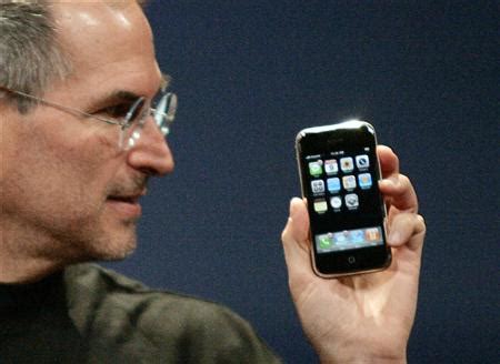 Apple’s iPhone 5 Was Personally Designed by Steve Jobs (Bloomberg)