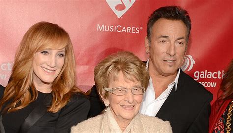 Watch Bruce Springsteen Dance With His Mom at New Jersey Bar | iHeartRadio