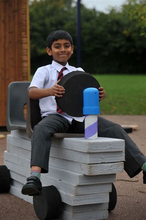 Pupil from Edward Pauling Primary School in Feltham playing with ...