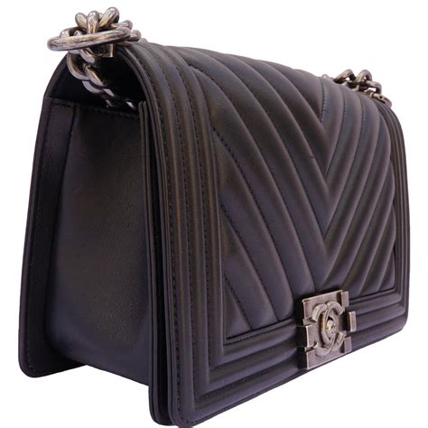 AUTHENTIC CHANEL OLD MEDIUM CHEVRON BOY BAG – leefluxury.com