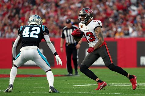 Mike Evans injury: Bucs WR suffers arm injury in Week 18 - DraftKings ...