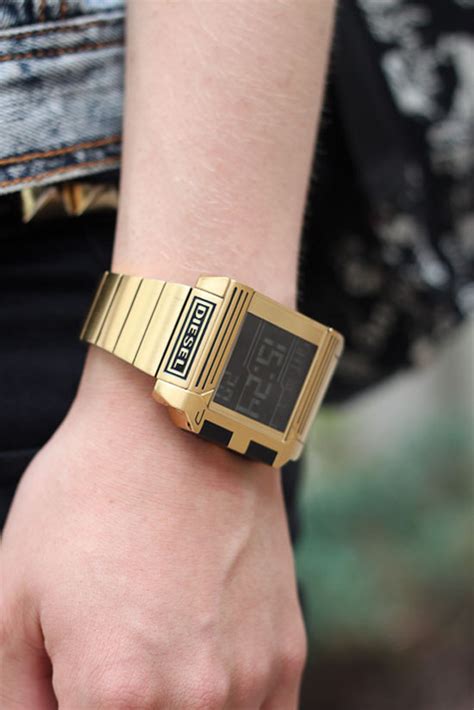 DIESEL gold metal digital watch | SOLETOPIA