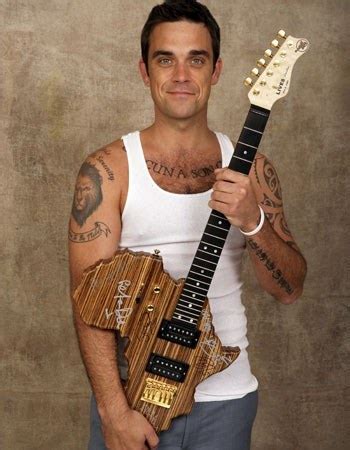 Robbie Williams biography, birth date, birth place and pictures