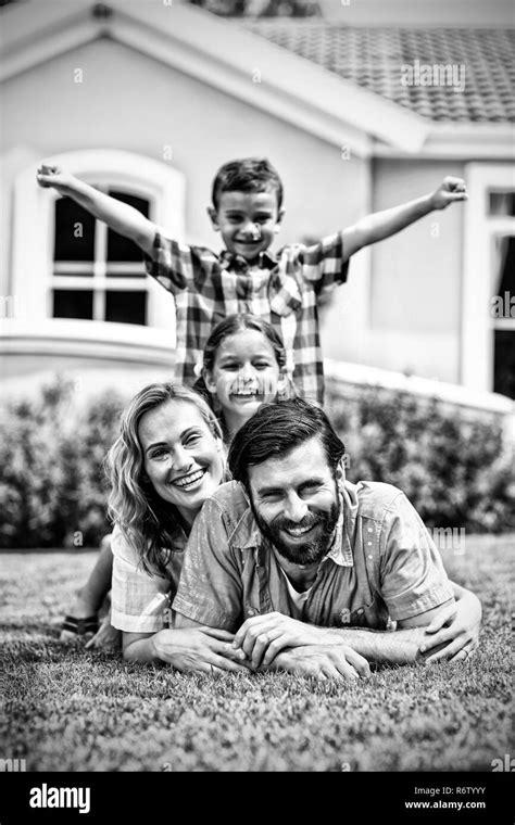 Happy family Black and White Stock Photos & Images - Alamy