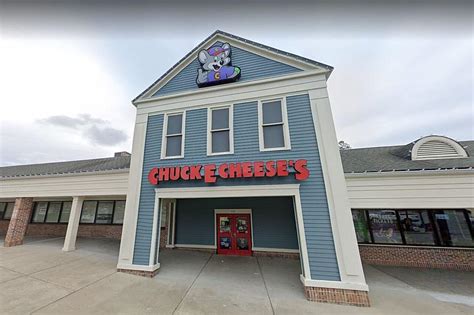 Pasqually’s Pizza and Wings in Dartmouth Is Really Chuck E Cheese