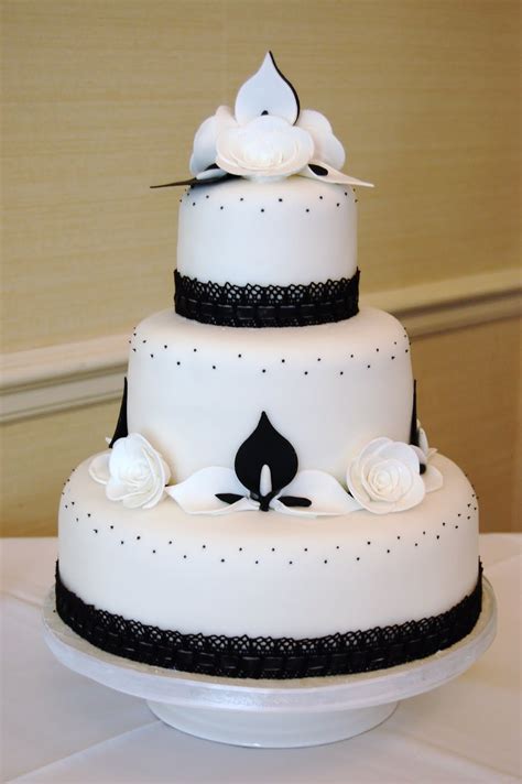 MI AMOR CAKES LIMITED: Black and White Wedding Cakes!