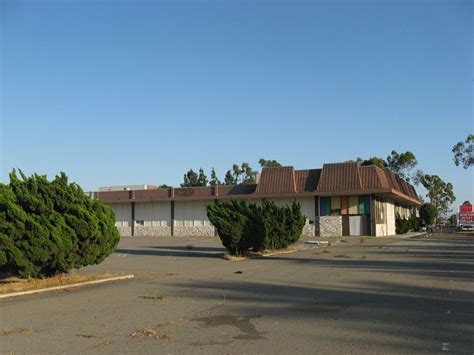 Old Toys "R" Us store on Harbor Blvd in Anaheim, CA. | Toys r us stores ...