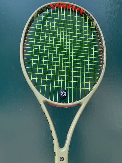 Best Tennis Racket Brands - Senior Tennis Club