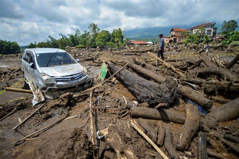 Korban banjir di Sumatra Barat terus meningkat, puluhan tewas ...