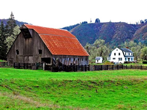 Old barn and Farmhouse – Elkton, OR, USA | Old homes | Old barns ...