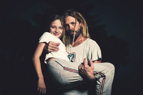 Taylor Hawkins and The Coattail Riders unveil new Dave Grohl collaboration “Middle Child”