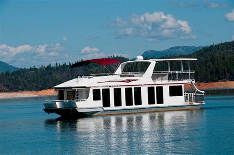 Houseboat on Lake Shasta | Places I"ve Been | Pinterest