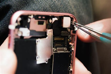 Apple Now Allows Independent Repair Shops to Fix iPhones | Beebom