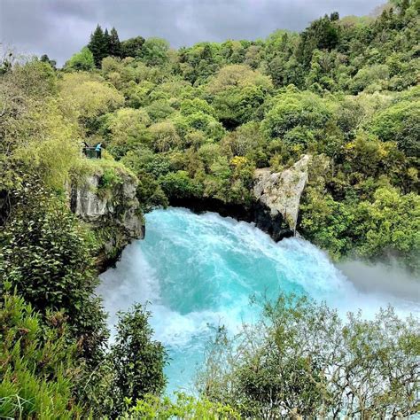 ‪The Huka Falls are a set of waterfalls on the Waikato River that drains Lake Taupo. The volume ...