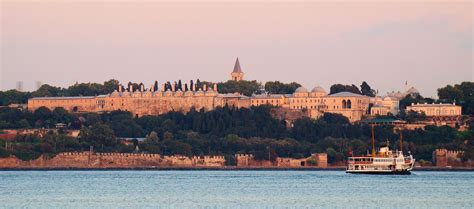 File:Topkapi Palace Seen From Harem.JPG - Wikimedia Commons