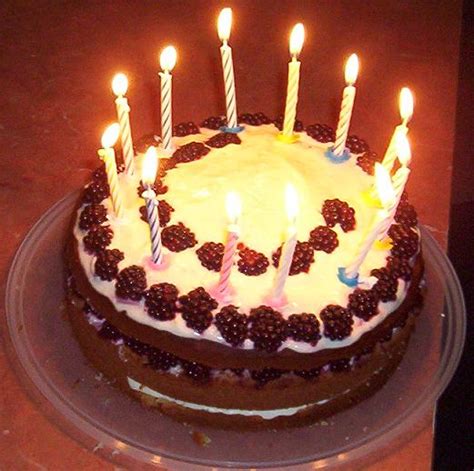 File:Award misc birthday cake.jpg - Wikimedia Commons