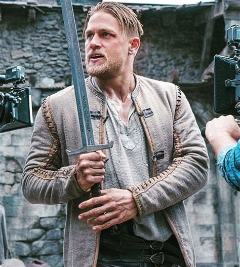 Charlie Hunnam | Charlie hunnam king arthur, Charlie hunnam, King arthur