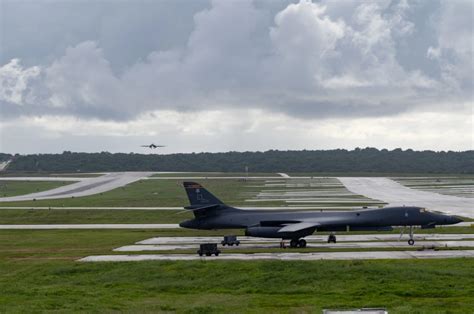 U.S. Air Force B-1 Bomber Crashes During Landing at Ellsworth AFB - Fighter Jets World