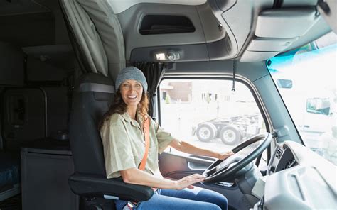 Road Safety Tips For Female Truck Drivers - Hydrogen News